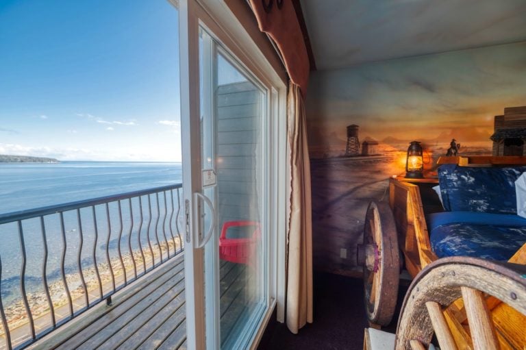 Anchor Inn & Suites - Oceanfront hotel in Campbell River